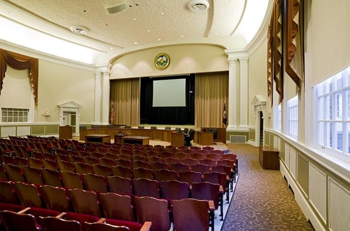 AlbCoOfcBldg Aud SS 710x468