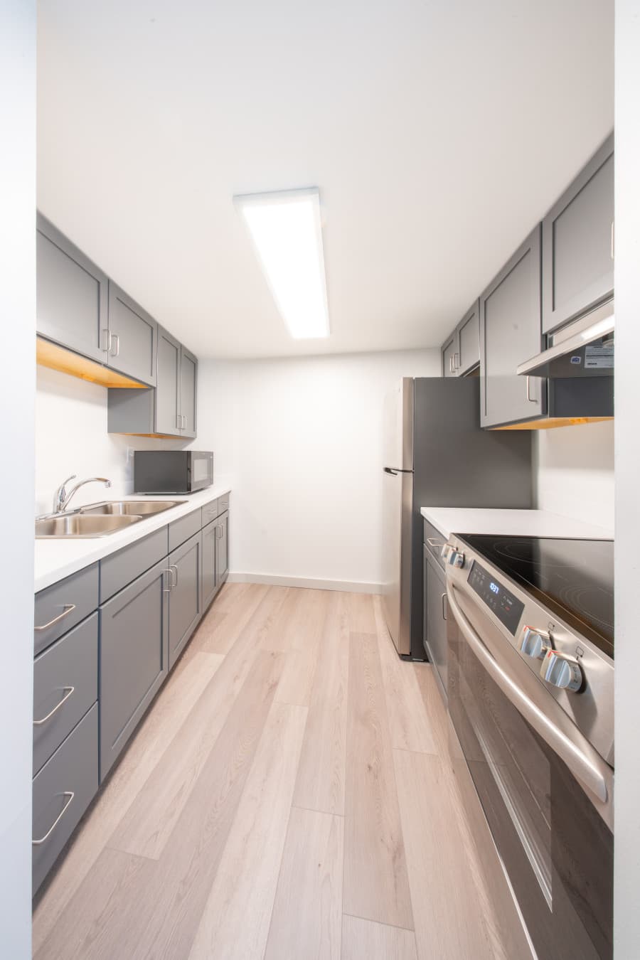 Gally kitchen, grey, stove.